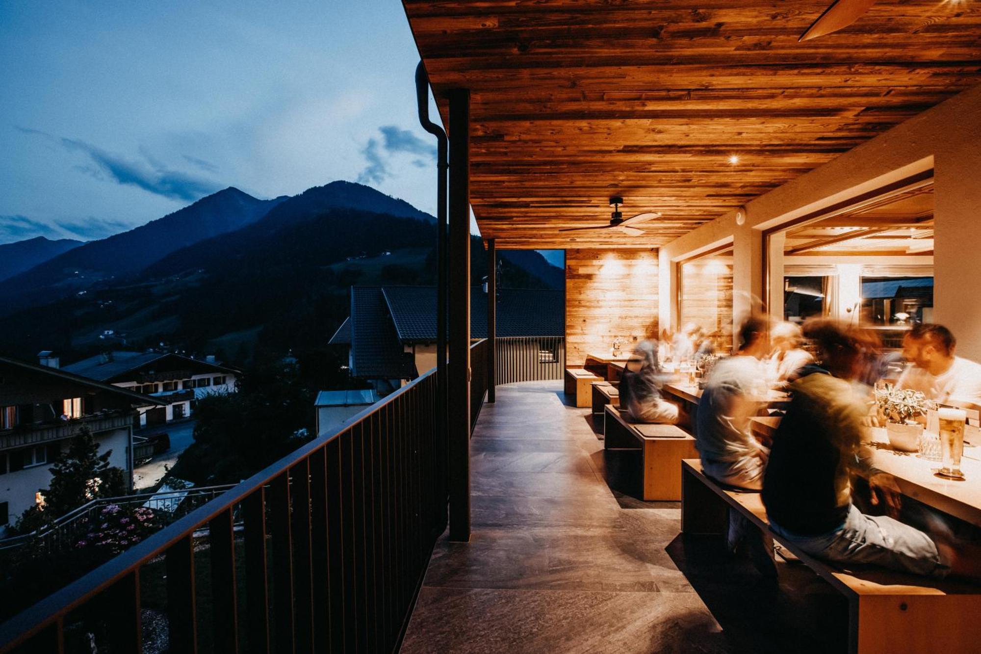 Hotel Wildschuetz San Leonardo in Passiria Esterno foto