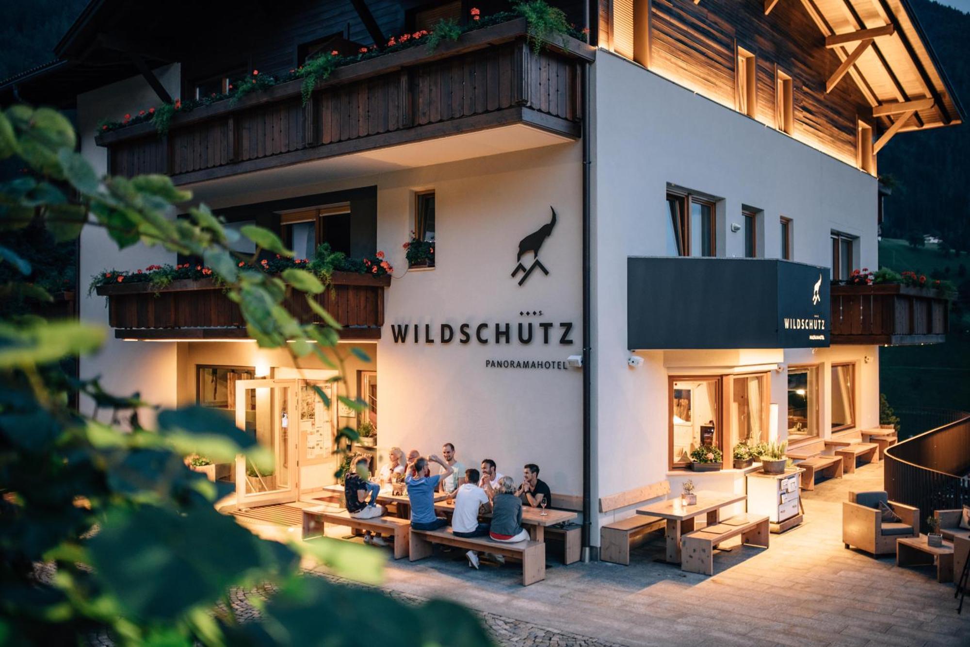 Hotel Wildschuetz San Leonardo in Passiria Esterno foto