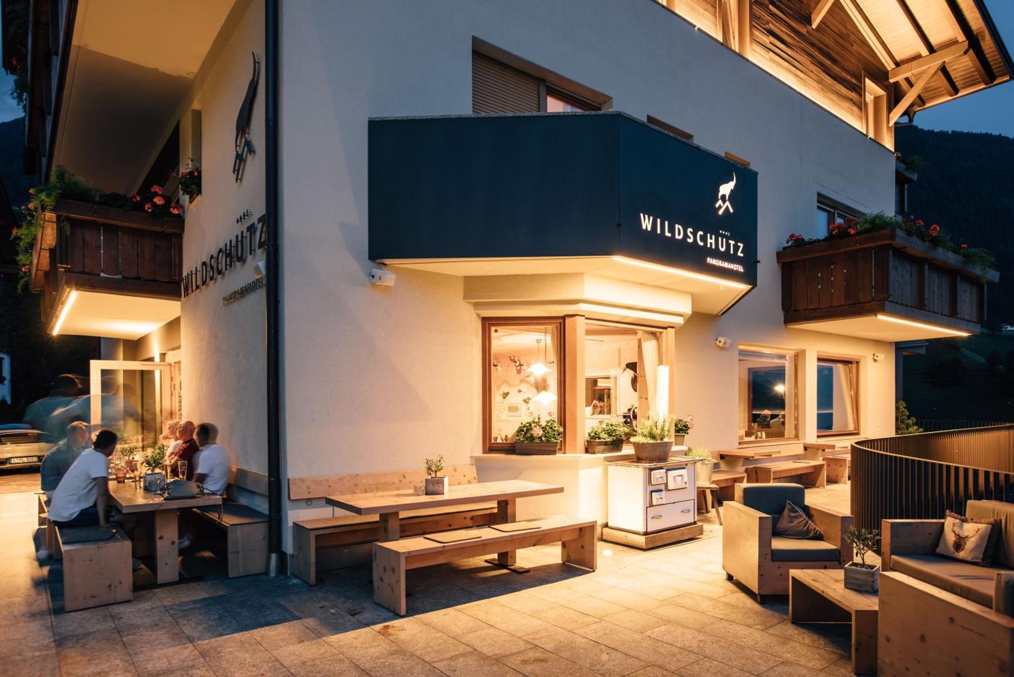 Hotel Wildschuetz San Leonardo in Passiria Esterno foto