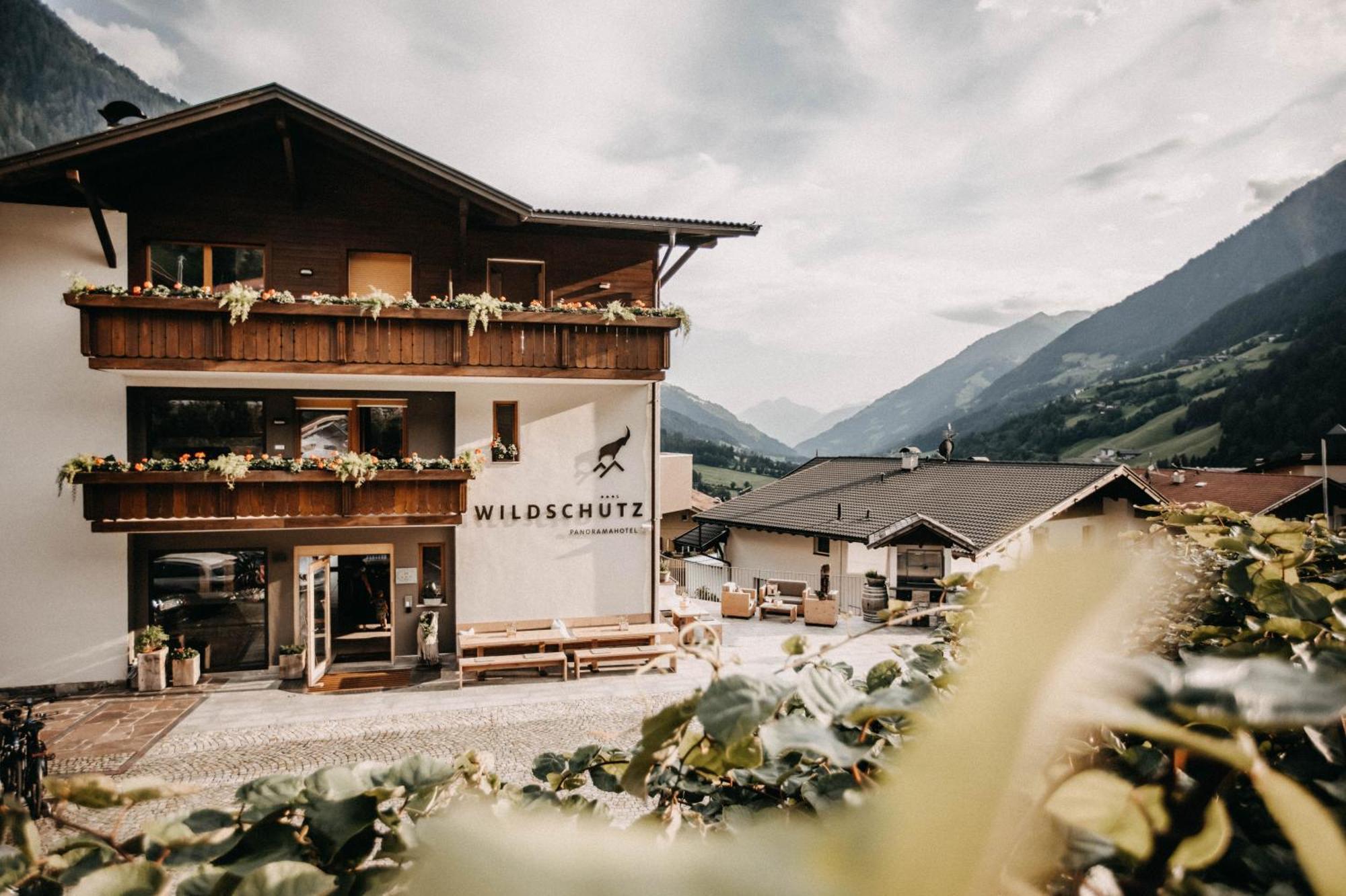 Hotel Wildschuetz San Leonardo in Passiria Esterno foto
