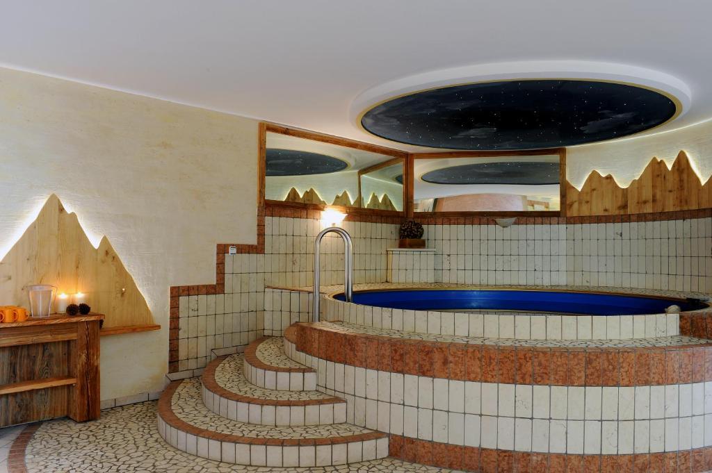 Hotel Wildschuetz San Leonardo in Passiria Esterno foto