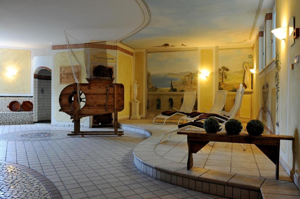 Hotel Wildschuetz San Leonardo in Passiria Esterno foto