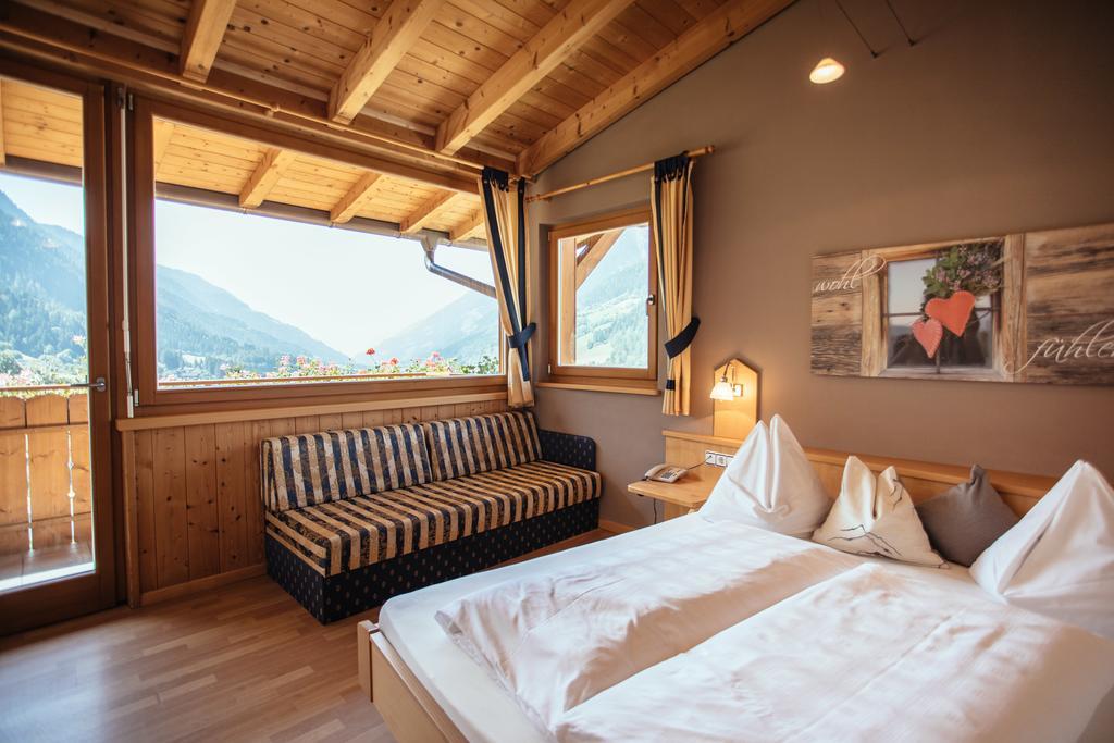 Hotel Wildschuetz San Leonardo in Passiria Esterno foto