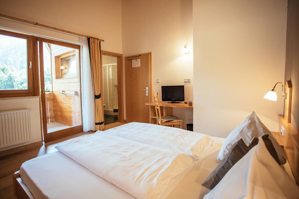 Hotel Wildschuetz San Leonardo in Passiria Esterno foto