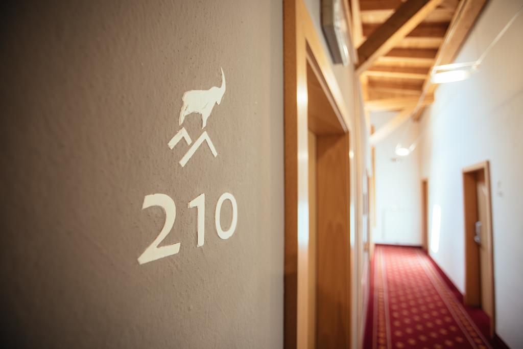 Hotel Wildschuetz San Leonardo in Passiria Esterno foto