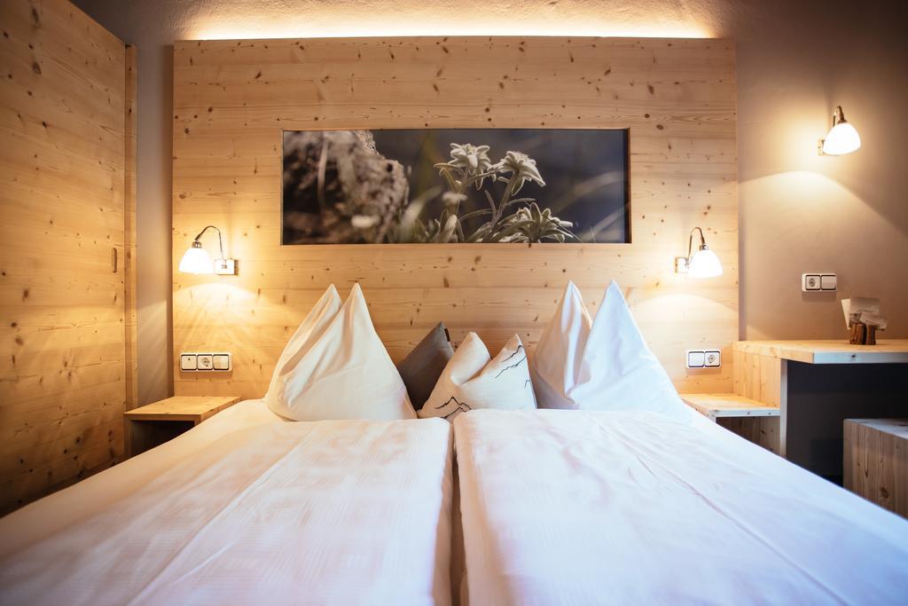 Hotel Wildschuetz San Leonardo in Passiria Esterno foto